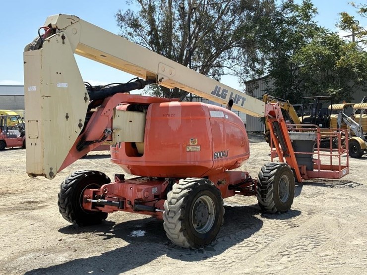 2002-jlg-600aj-image-3