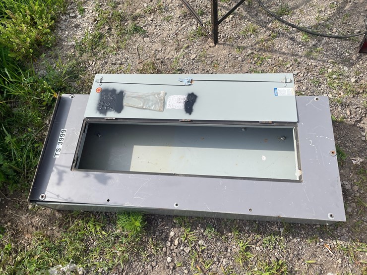 #8330-•-electrical-panel-image-4