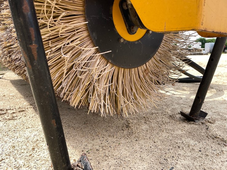 #3433-•-mb-tough-brush-broom-image-11