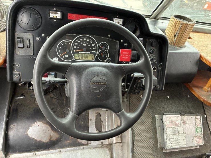 2008-workhorse-w62-image-23