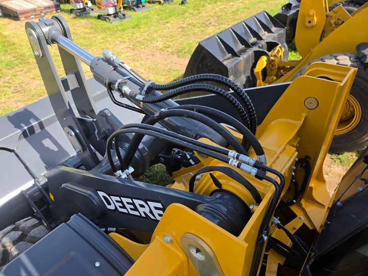2026-deere-544p-image-17