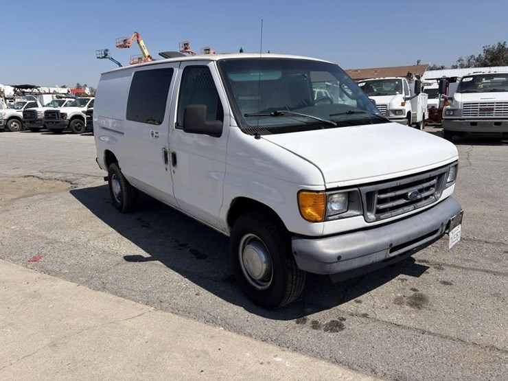 2006-ford-e350-sd-image-2