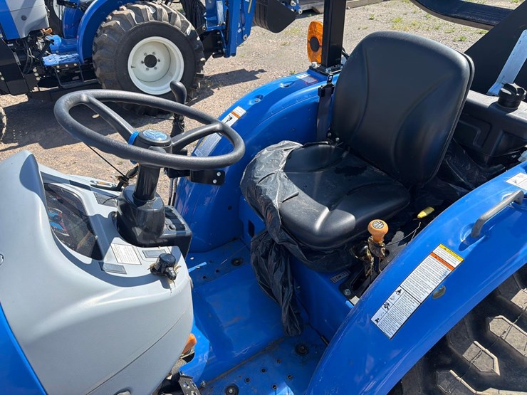 new-holland-workmaster-35-image-14