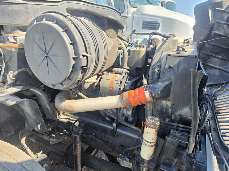 2004-international-durastar-4300-image-12