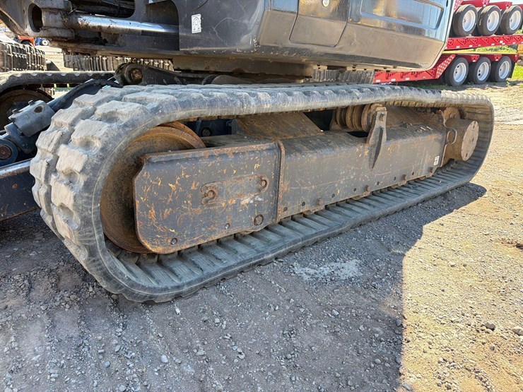 2019-new-holland-e60c-image-8