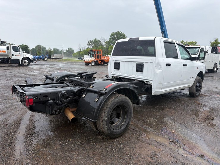 2022-dodge-3500-image-4