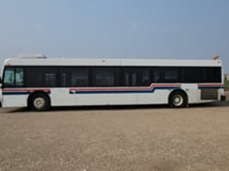 2007-new-flyer-restyled-low-floor-s/a-passenger-wheelchair-accessible-bus-image-5