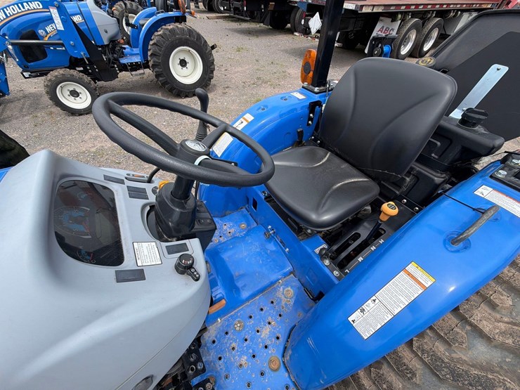 new-holland-workmaster-35-image-17