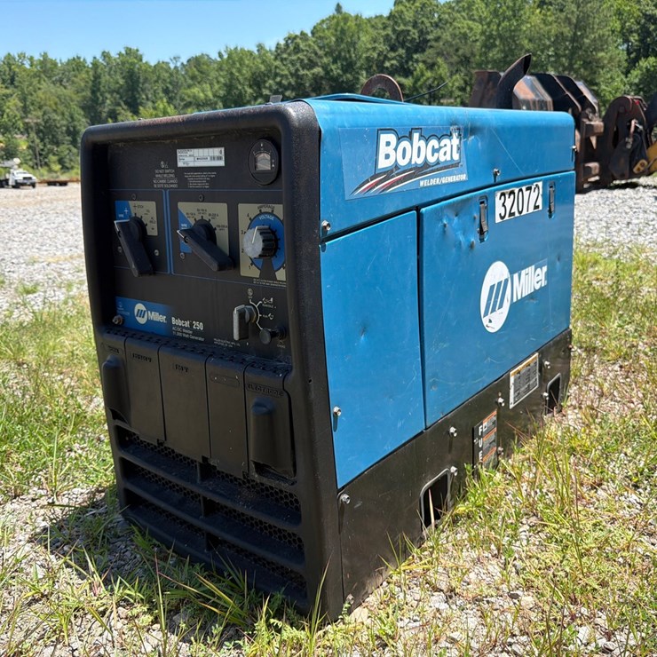 #4043 • Miller Bobcat 250 AC/DC Welder 11,000 Watt Generator