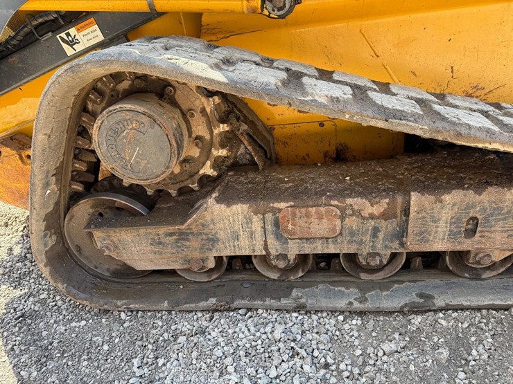 deere-323d-image-13