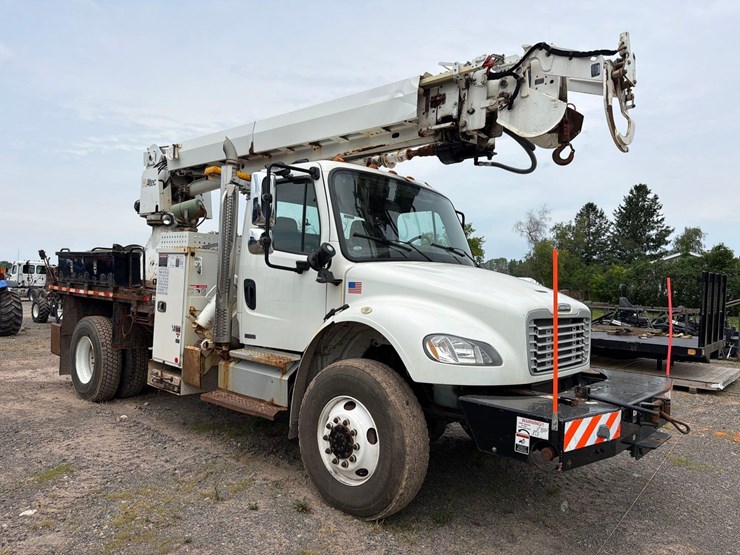 2012-freightliner-m2-digger-derrick truck-vn:hbl2046-awd,-image-3