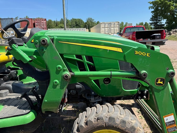 john-deere-3032e-image-19