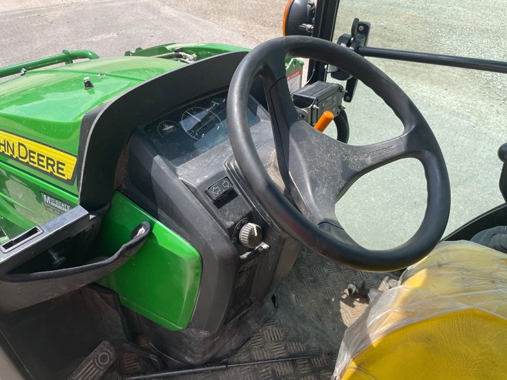 2024-john-deere-1025r-image-27