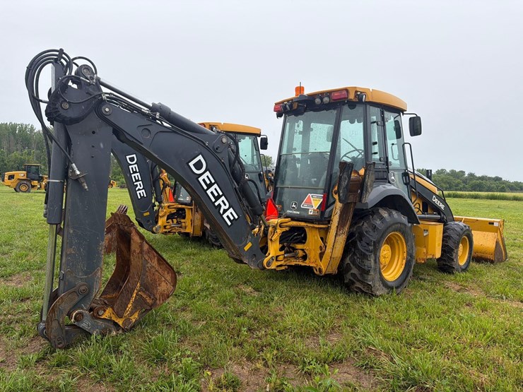 2021-john-deere-310-image-5