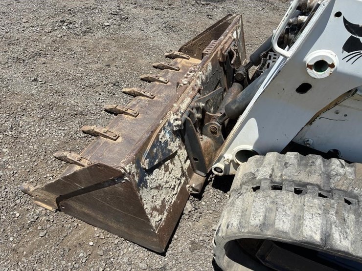 2016-bobcat-t740-image-9