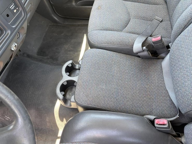 2006-chevrolet-2500-image-16