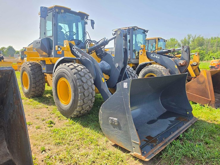 2026-deere-544p-image-3