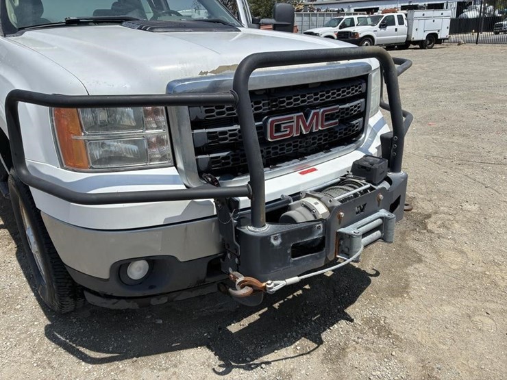 2012-gmc-sierra-2500-image-13