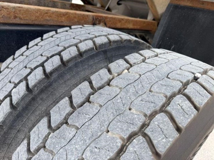 2022-ford-f650-xl-image-38
