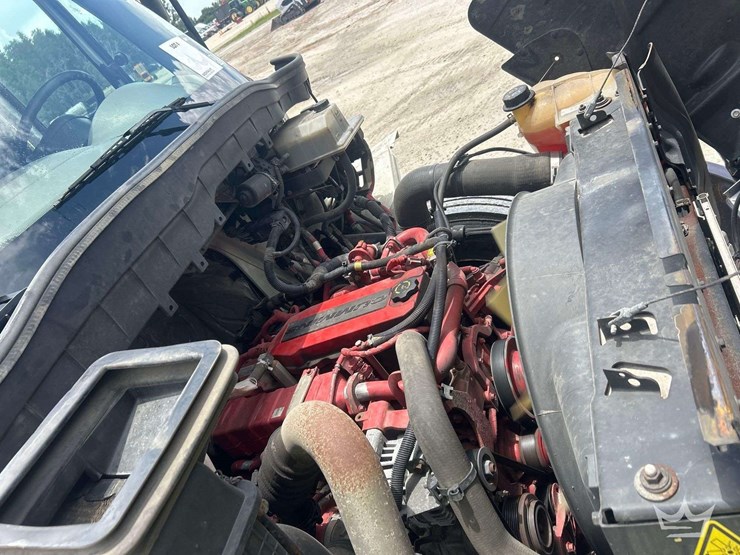 2018-international-durastar-4300-image-11