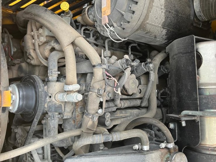 2022-jcb-1cxt-image-32