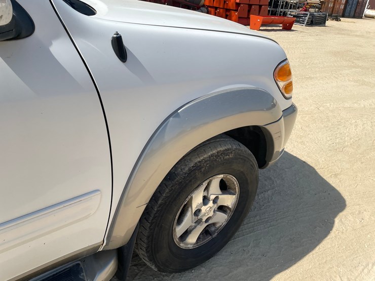 2003-toyota-sequoia-image-34