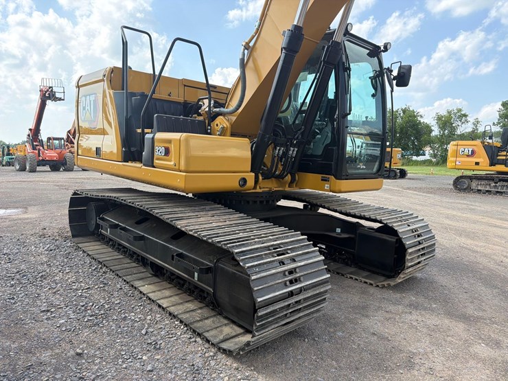 caterpillar-320-image-5