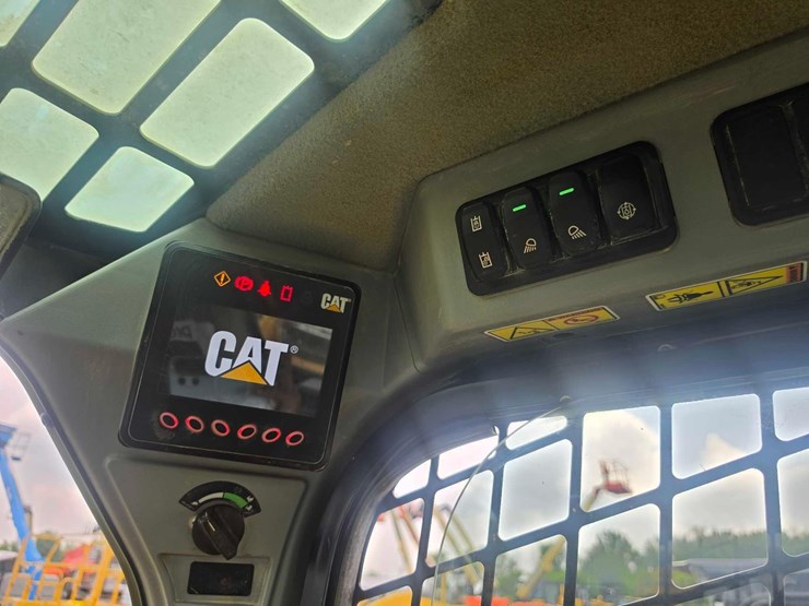 2020-caterpillar-259d3-image-20
