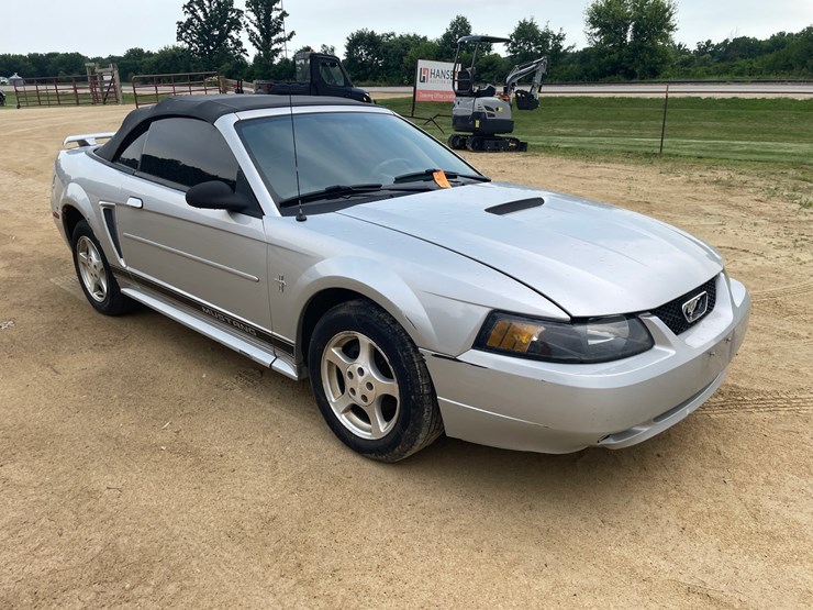 #202-•-2002-ford-mustang-convertible-(has-in-title)-image-3