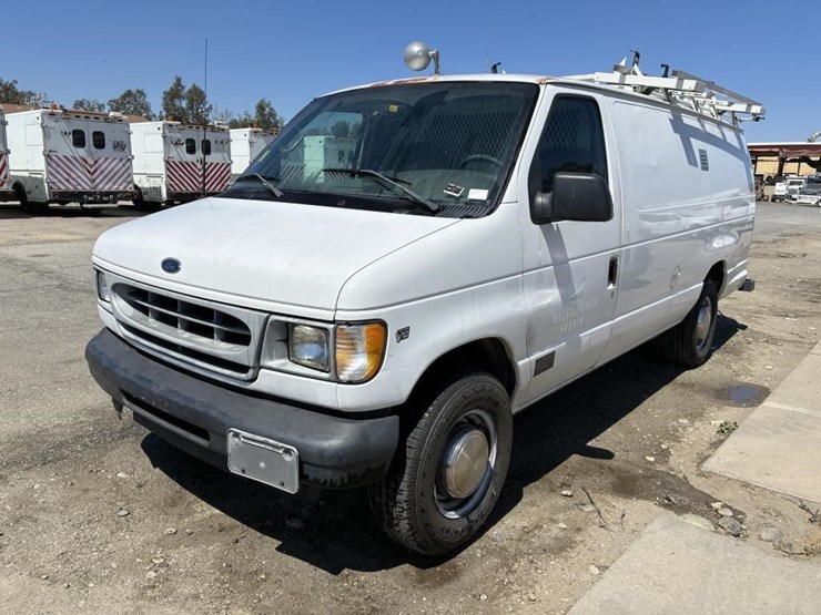 2002-ford-e350-image-1