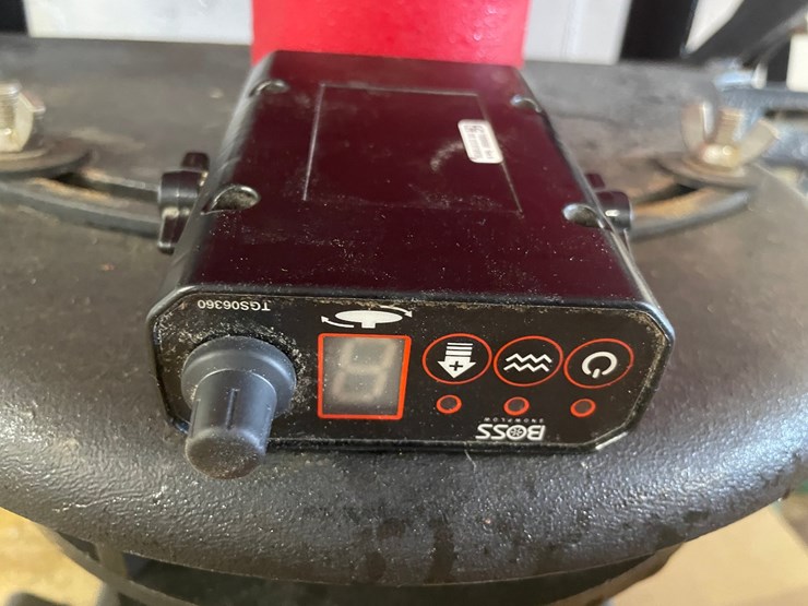 #7925-•-boss-tgs-1100-hitch-mounted-salter-image-7