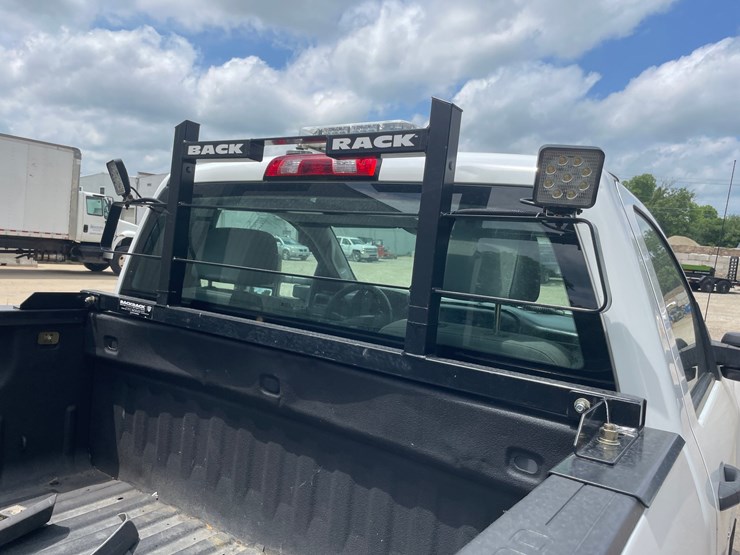2017-chevrolet-2500-image-24