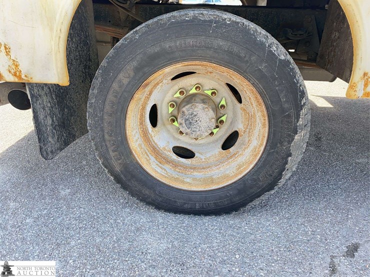 2010-ford-f550-image-16