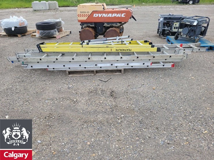 pallet-of-variety-sizes-of-ladders-image-1