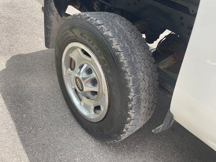 2017-chevrolet-2500-image-22