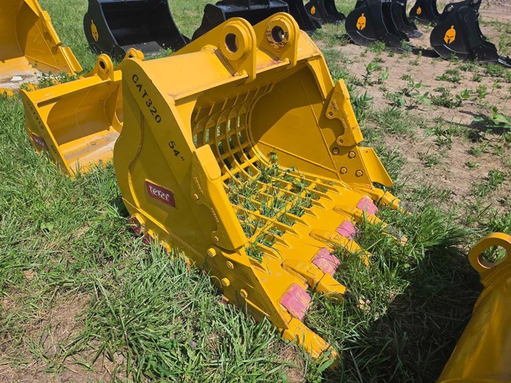 caterpillar-320-image-2