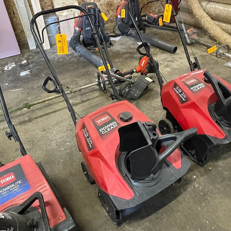 #7924 • Toro 518 ZR Snow Blower
