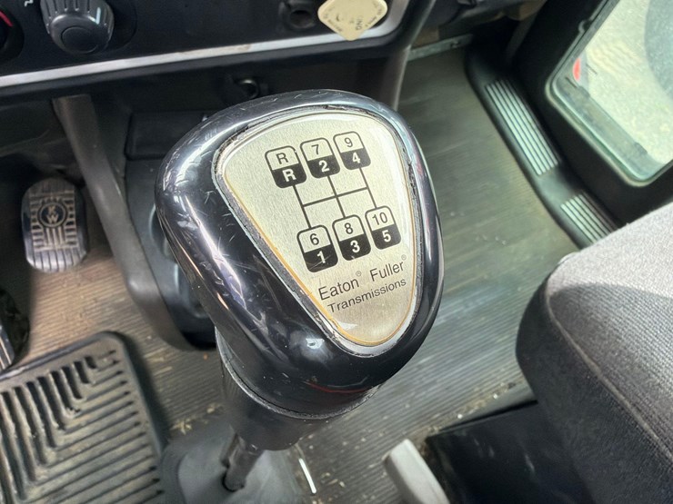 2013-kenworth-t880-image-17
