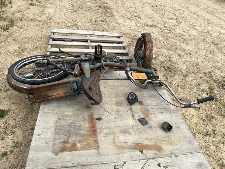 #3395-•-1980-jawa---motokov-moped-image-6