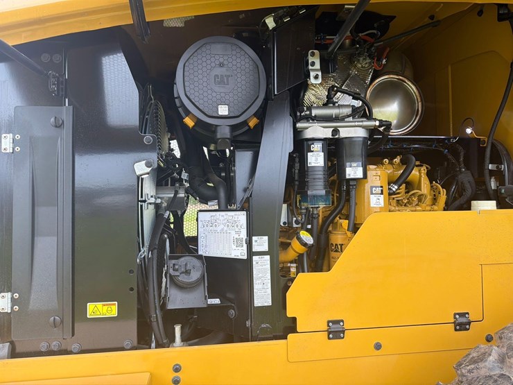2025-caterpillar-926-image-10