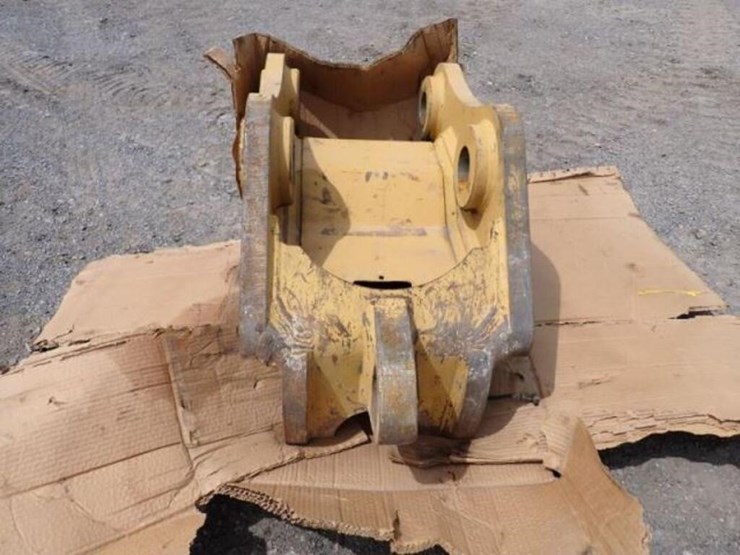 caterpillar-hydraulic-quick-coupler-image-2