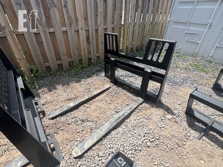 wildcat-48"-pallet-forks-image-1
