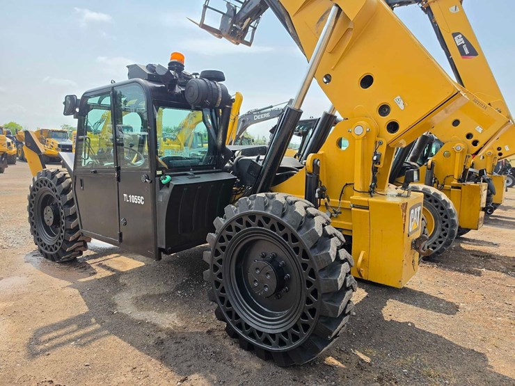 caterpillar-tl1055-image-5