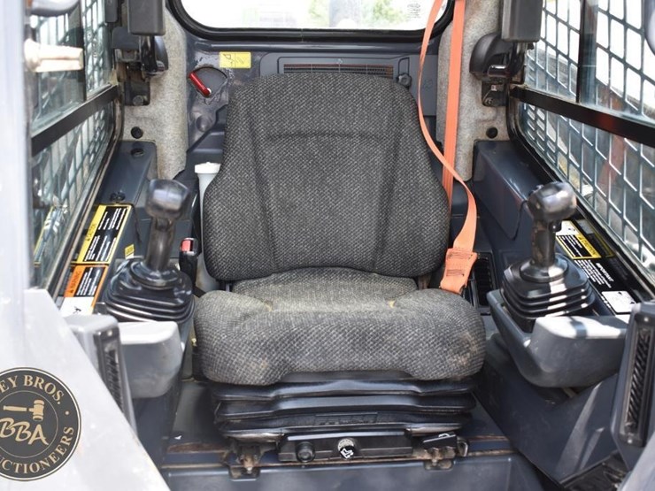 2017-deere-333g-image-38