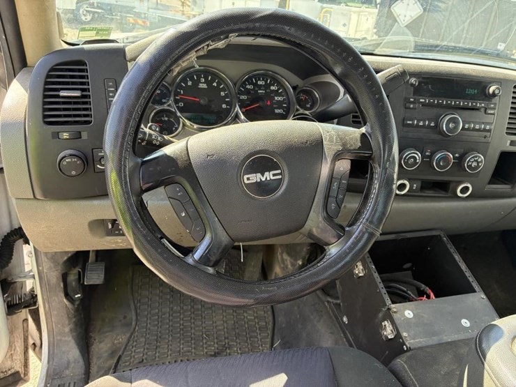 2012-gmc-sierra-2500-image-17