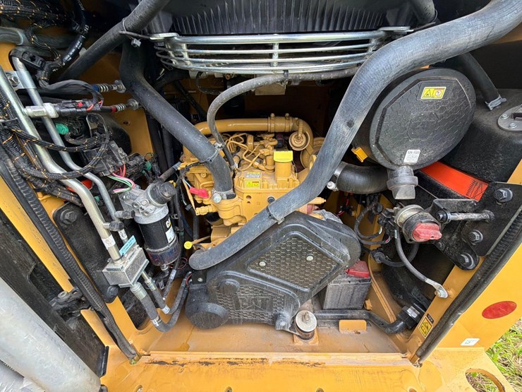 2026-caterpillar-255-image-11