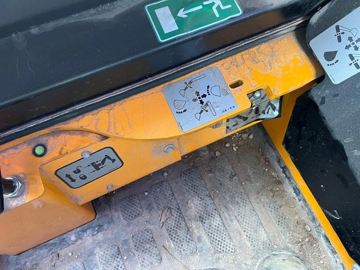 2022-jcb-1cxt-image-30