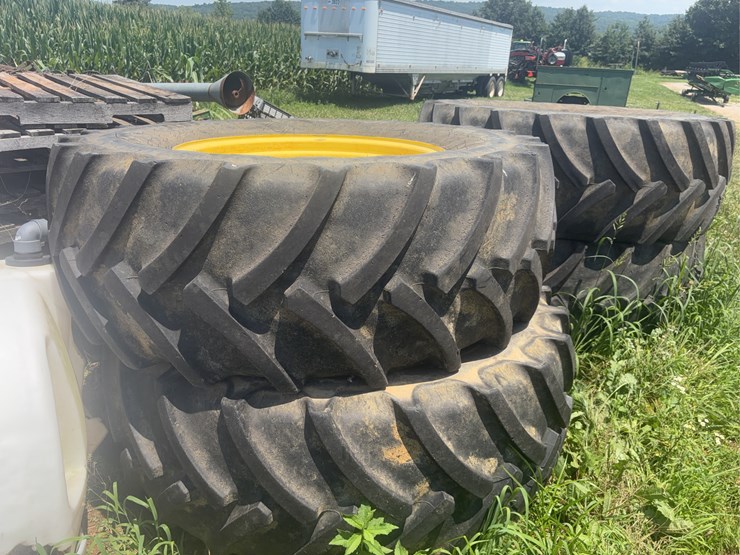 set-of-4-floater-wheels-for-r4030-sprayer-image-2