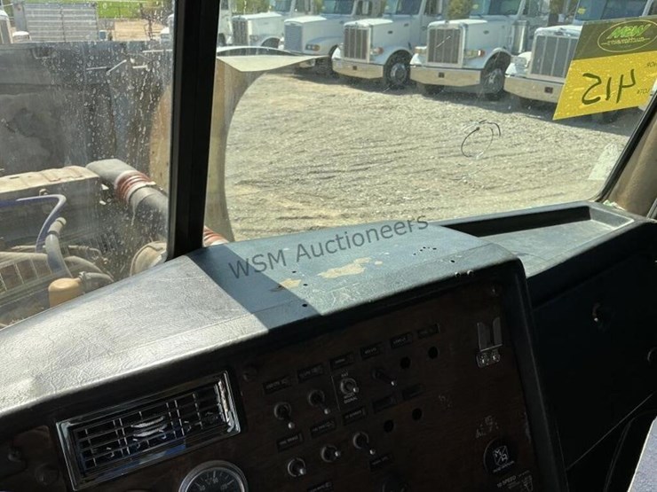 1993-peterbilt-379-image-19