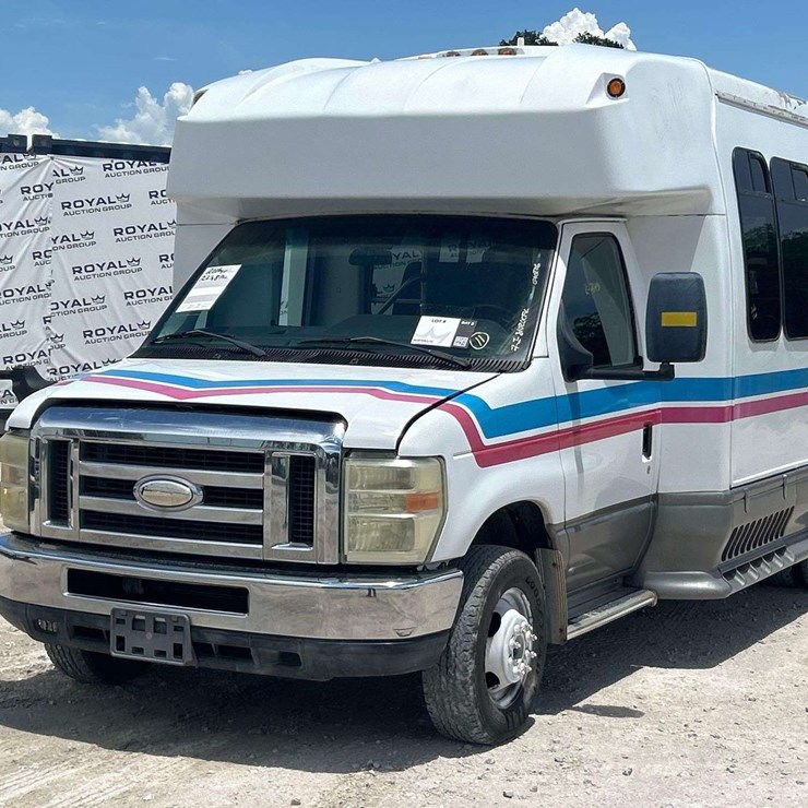 2015 FORD E450